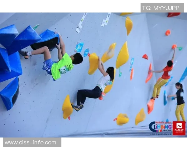 重庆飞盘队在攀岩联赛中以77分稳居积分榜首位 重庆飞盘队在攀岩联赛中以77分稳居积分榜首位